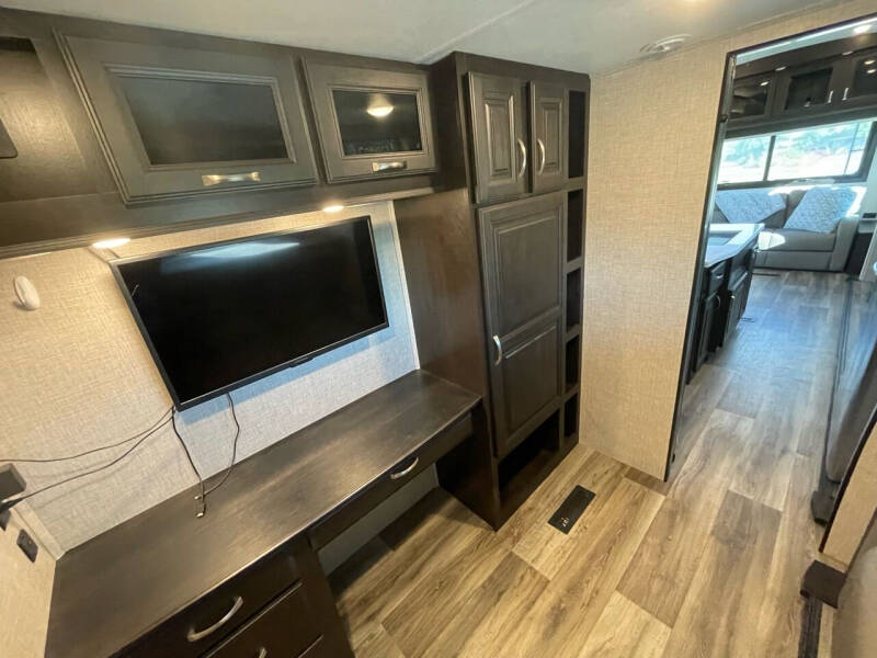 2022 Jayco North Point 377RLBH