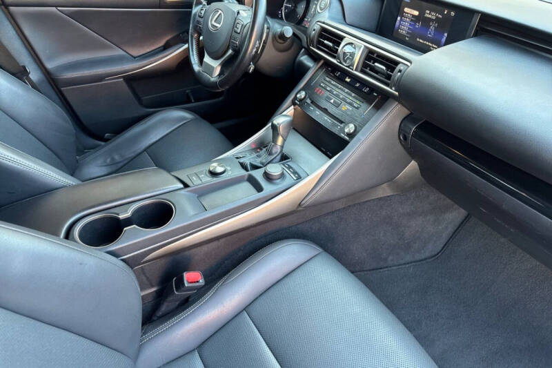 2017 Lexus IS 200t
