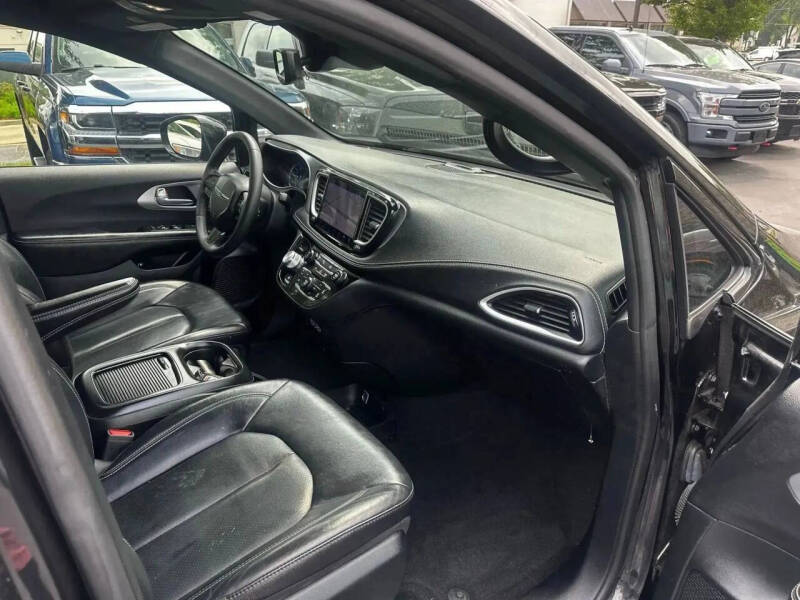 2022 Chrysler Pacifica Hybrid Touring L