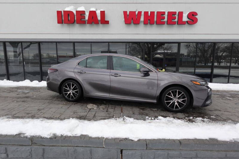 2024 Toyota Camry SE's photo