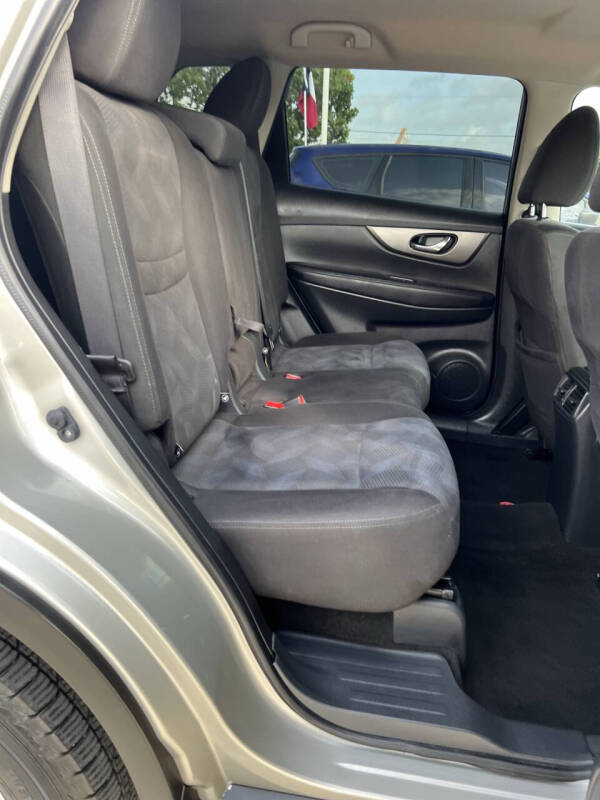 2016 Nissan Rogue SV