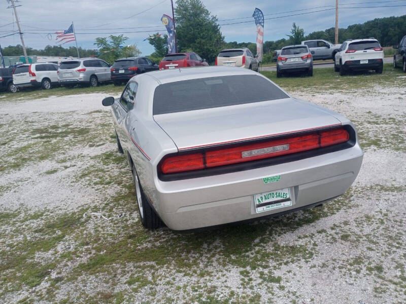 2010 Dodge Challenger SE photo 5