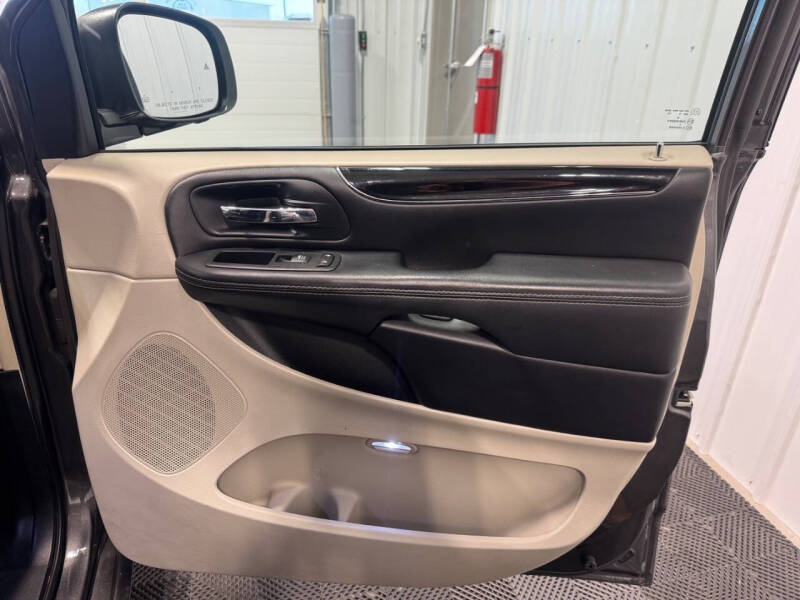 2016 Chrysler Town and Country Limited