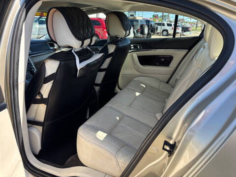 2011 Lincoln MKS