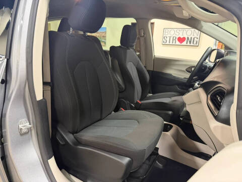 2021 Chrysler Voyager L