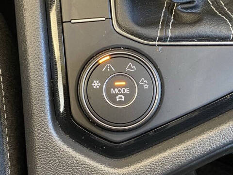 2025 Volkswagen Taos SE Black 4Motion