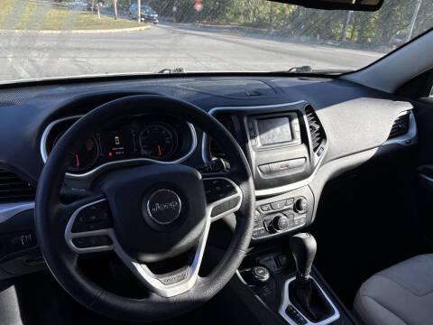 2017 Jeep Cherokee Sport