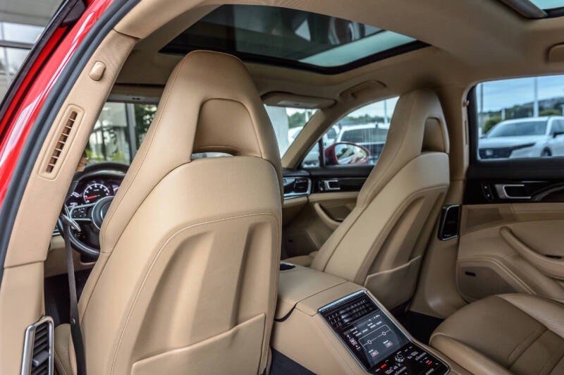 2018 Porsche Panamera 4
