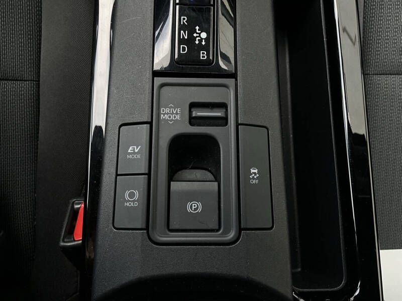 2025 Toyota Prius LE