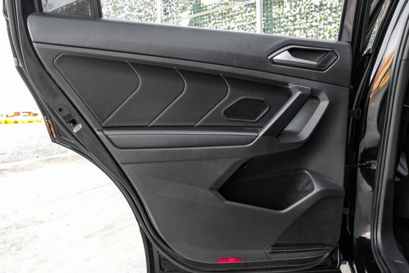 2022 Volkswagen Tiguan SE R-Line Black