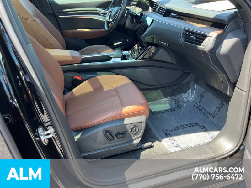 2022 Audi e-tron quattro Premium Plus