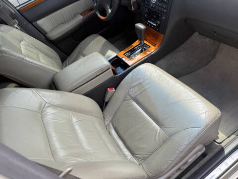 2000 Infiniti Q45