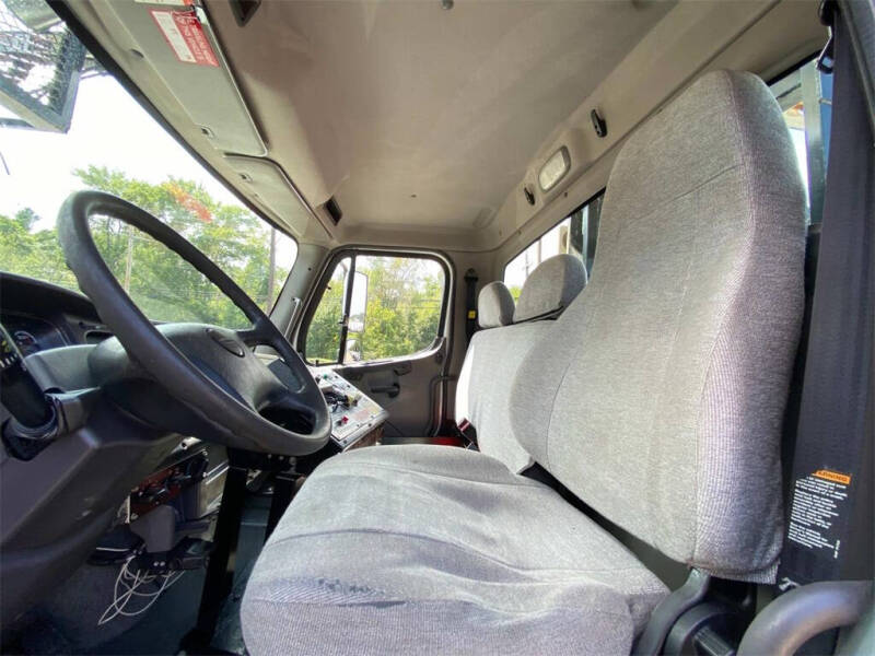 2015 Freightliner 108 SD