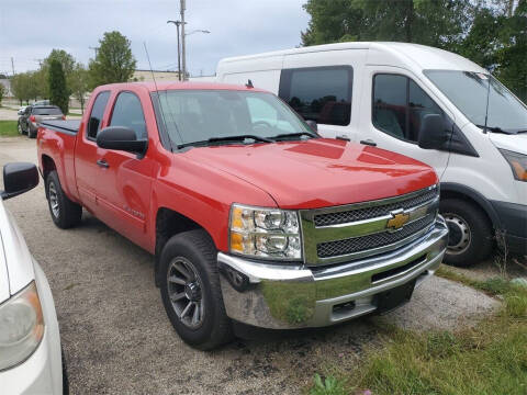 2013 Chevrolet Silverado 1500 for sale at Betten Baker Preowned Center in Twin Lake MI