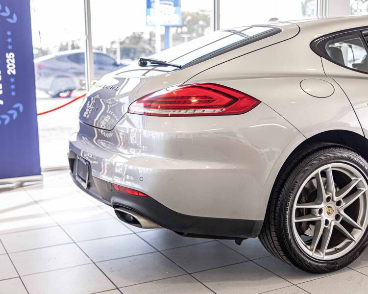 2016 Porsche Panamera 4 Edition