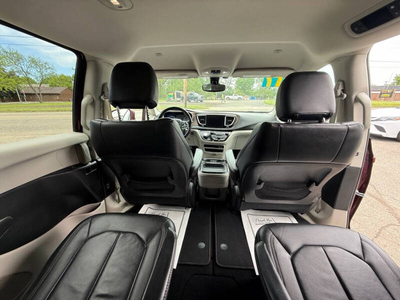 2017 Chrysler Pacifica Touring-L
