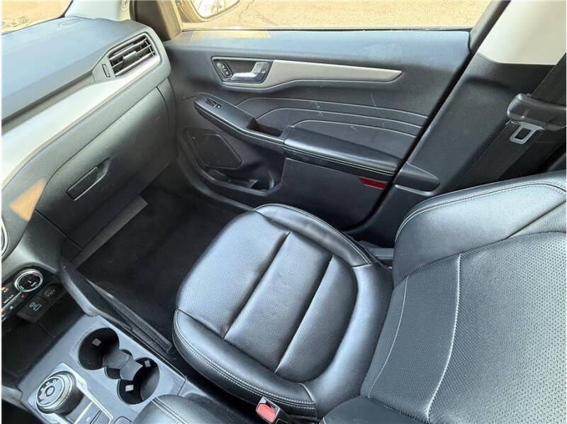 2022 Ford Escape SEL