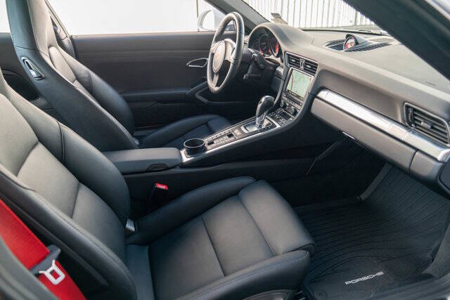 2014 Porsche 911 26