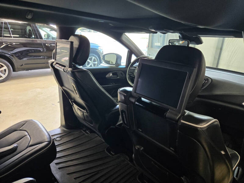 2020 Chrysler Pacifica Limited Red S