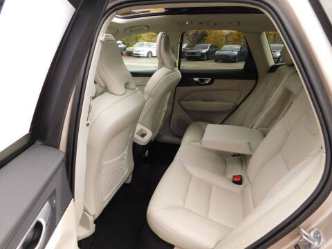 2024 Volvo XC60 B5 Plus Dark Theme