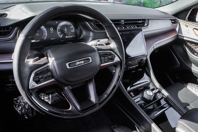 2023 Jeep Grand Cherokee Summit