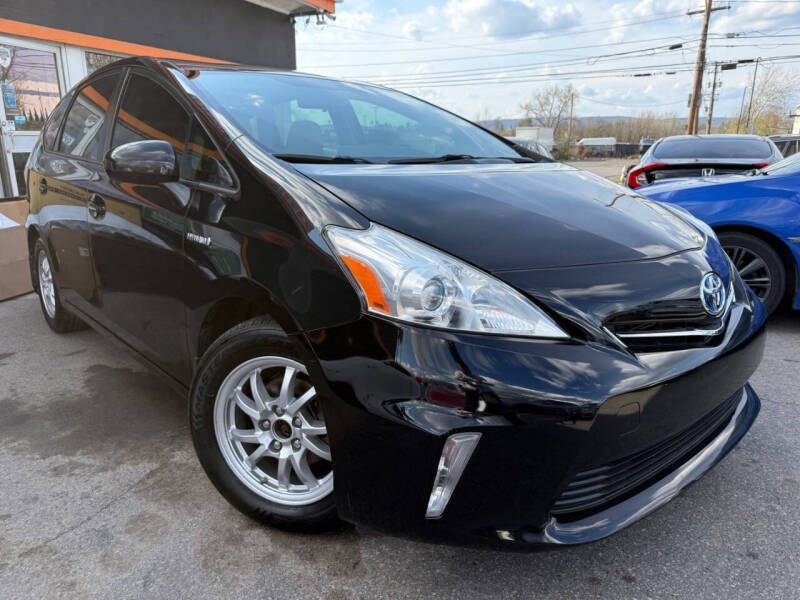 2012 Toyota Prius v Five