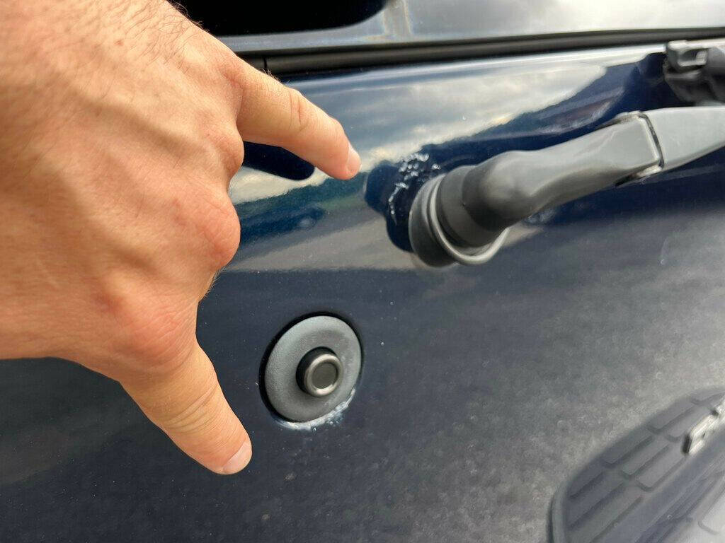 2005 Chevrolet Suburban 35