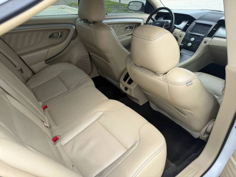 2017 Ford Taurus SEL