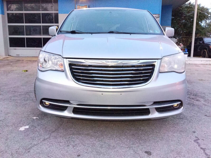 2012 Chrysler Town and Country Touring