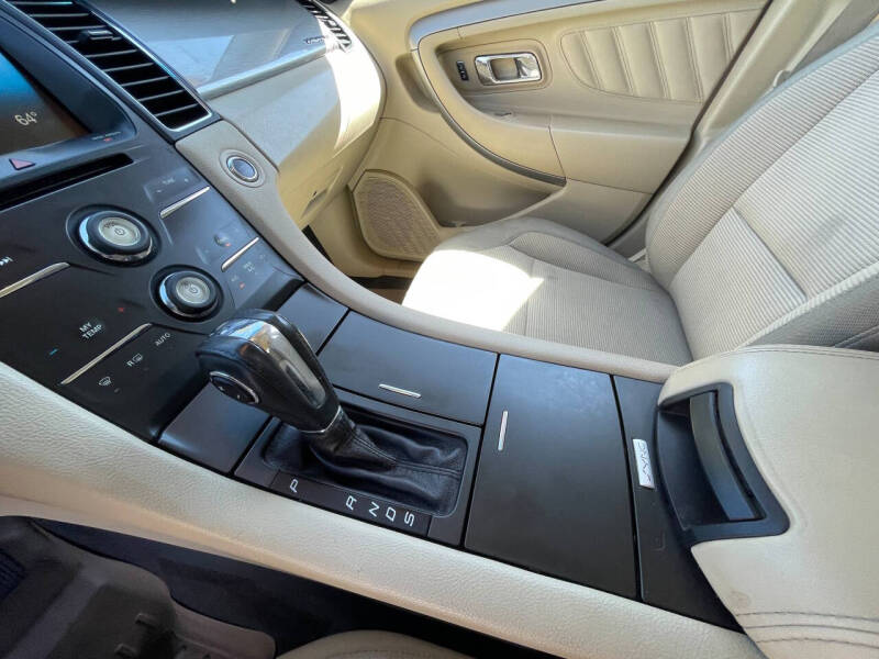 2015 Ford Taurus SEL