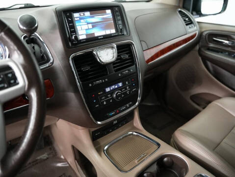 2014 Chrysler Town and Country Touring-L