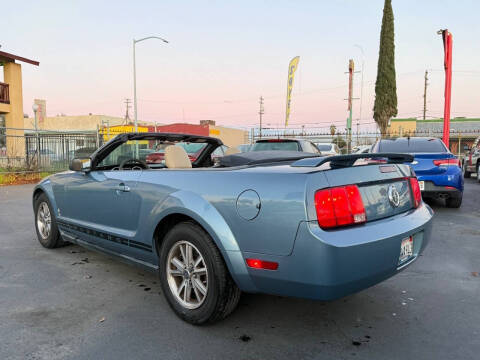2005 Ford Mustang V6 Deluxe