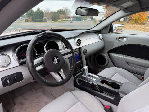 2005 Ford Mustang V6 Deluxe