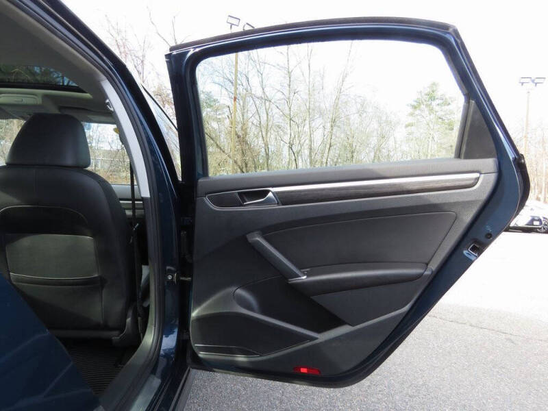 2018 Volkswagen Passat 2.0T SEL Premium