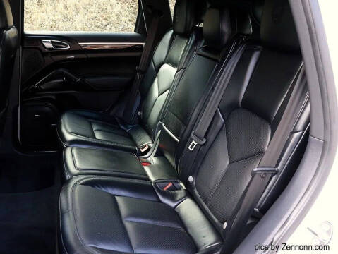 2017 Porsche Cayenne Platinum Edition
