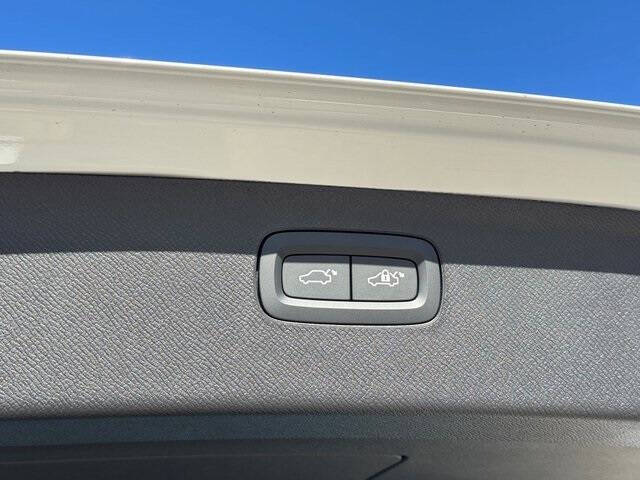 2026 Volvo XC90 B6 Ultra Dark 7P