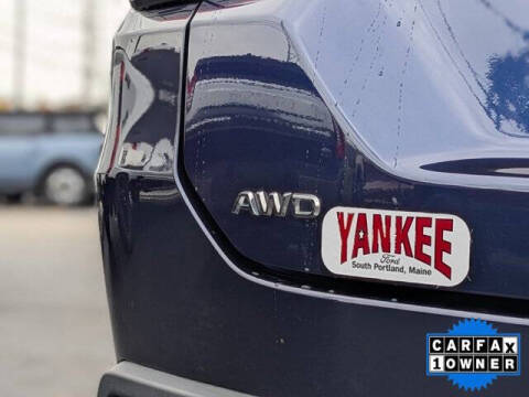 2023 Honda Pilot EX-L w/Rear Captain's Chairs