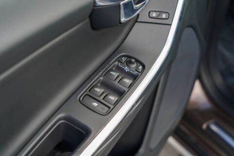 2016 Volvo V60 Cross Country T5