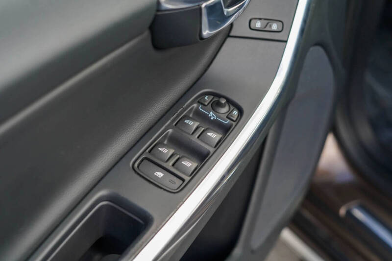 2016 Volvo V60 Cross Country T5