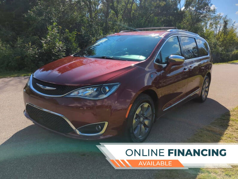 2020 Chrysler Pacifica Hybrid Limited's photo