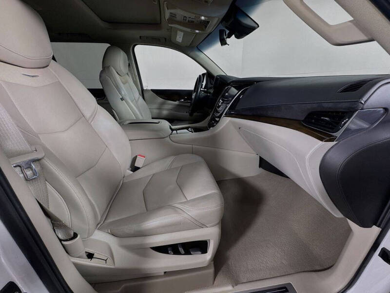 2019 Cadillac Escalade Luxury