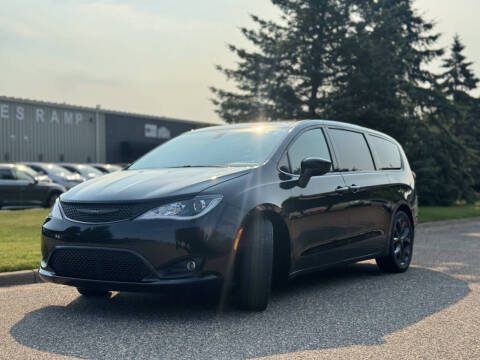 2020 Chrysler Pacifica Touring
