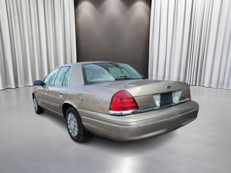 2004 Ford Crown Victoria