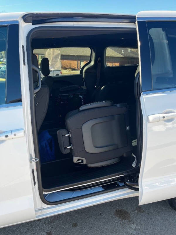 2024 Chrysler Pacifica Touring