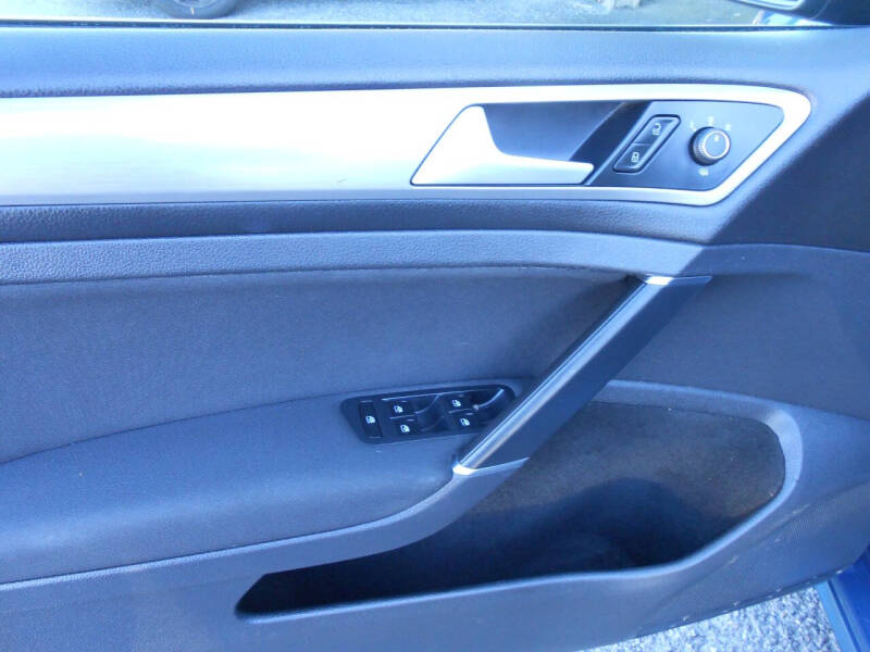 2016 Volkswagen Golf TSI S