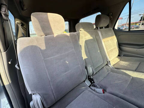2005 Toyota Sequoia SR5