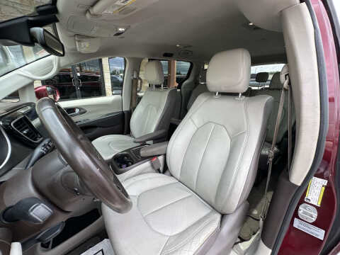 2017 Chrysler Pacifica Touring-L Plus
