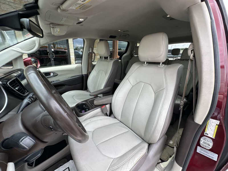 2017 Chrysler Pacifica Touring-L Plus