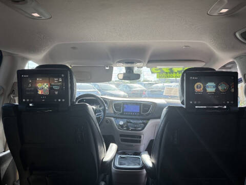 2017 Chrysler Pacifica Touring-L Plus