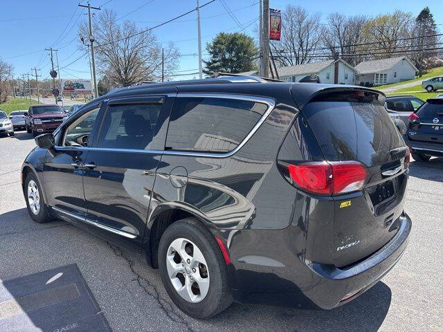 2017 Chrysler Pacifica Touring-L Plus